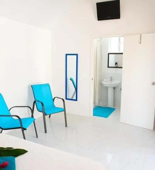 اتاق لوکس با چشم‌انداز استخر, Cosmopolitan Guesthouse
