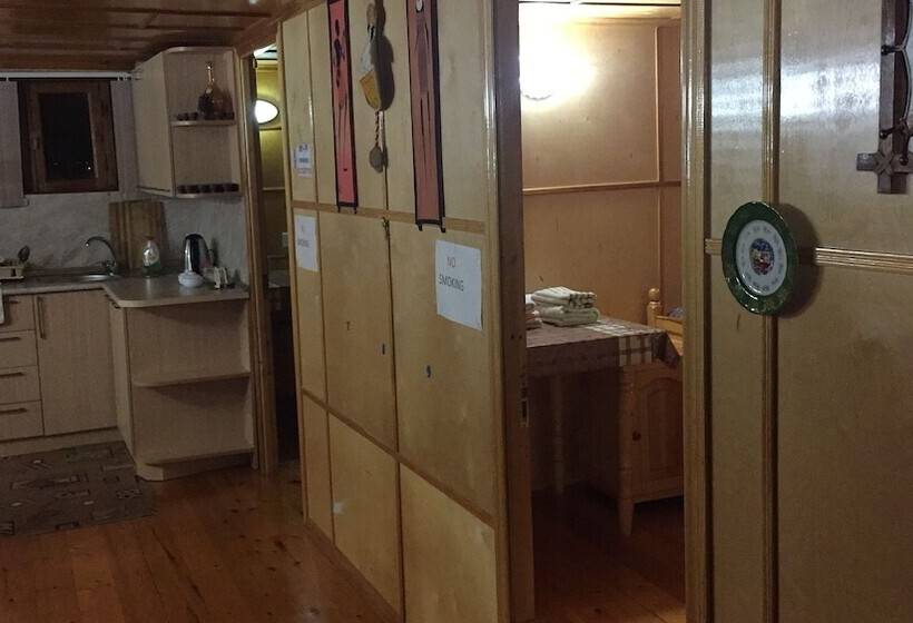 Cameră Triplă Standard, Hasanovs Villa