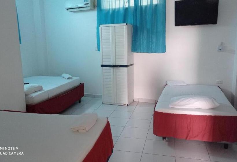 Четырехместный Номер Стандарт, Hostal Marysol