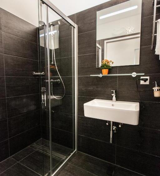 标准工作室带阳台, Studios +