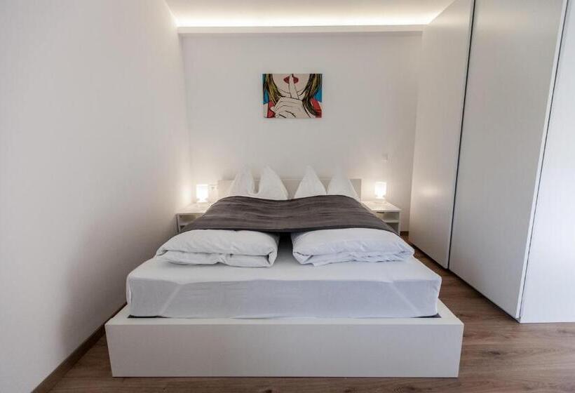 标准工作室带阳台, Studios +