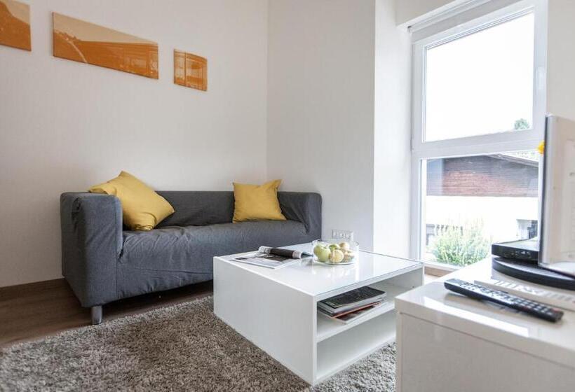 标准工作室带阳台, Studios +