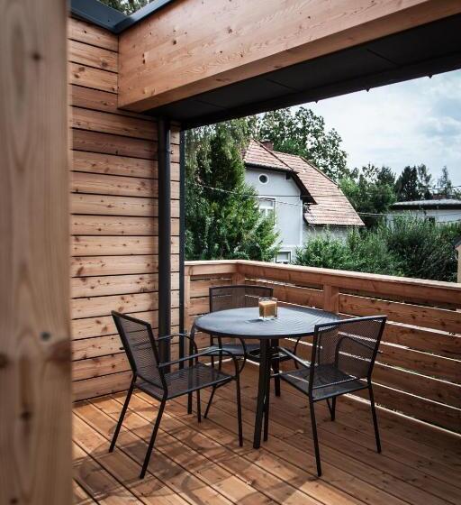 标准工作室带阳台, Studios +