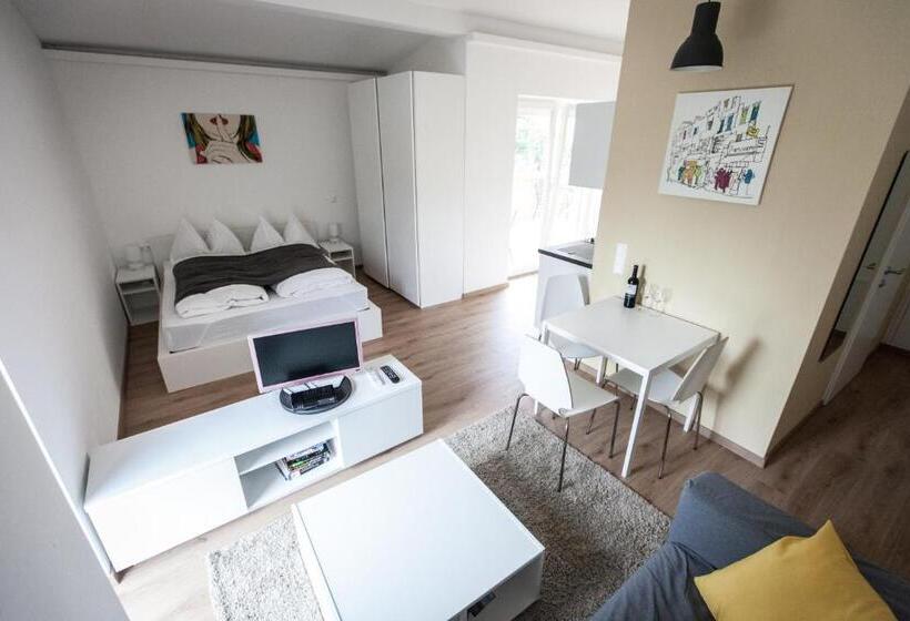 标准工作室带阳台, Studios +