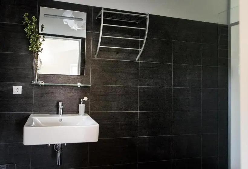 Bahçe manzaralı standart stüdyo, Studios +