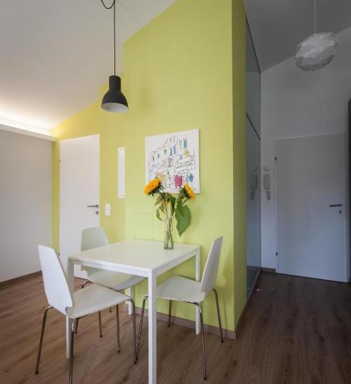 带花园景观的标准工作室, Studios +