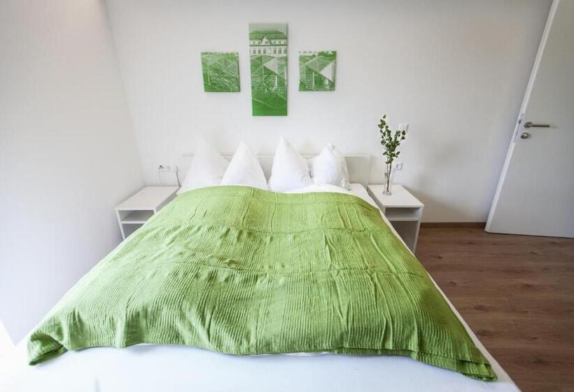 带花园景观的标准工作室, Studios +