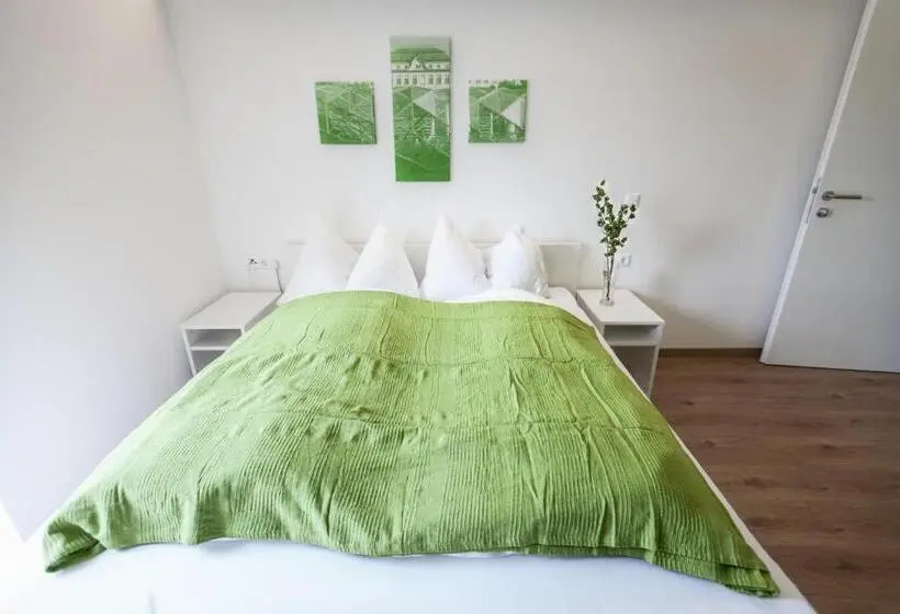 Bahçe manzaralı standart stüdyo, Studios +