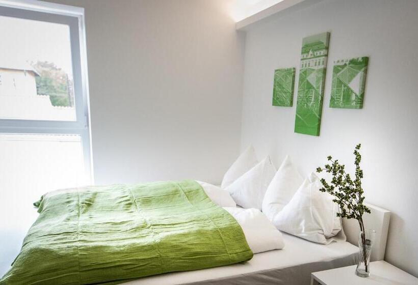 带花园景观的标准工作室, Studios +