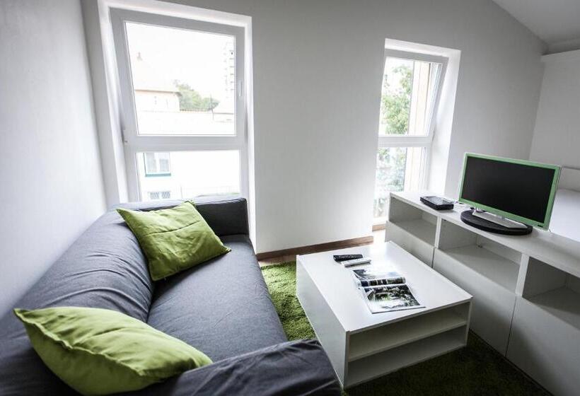 带花园景观的标准工作室, Studios +