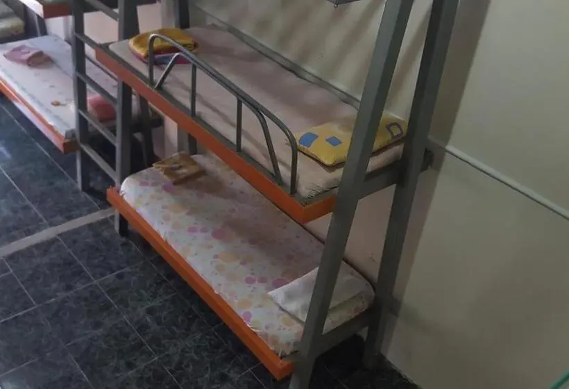 تختخواب در اتاق مشترک, Hospedaje Dannita B&b