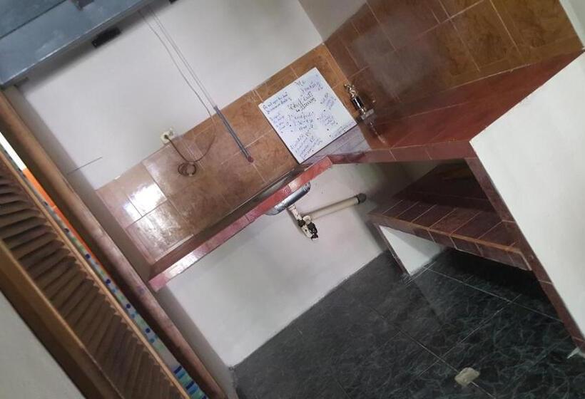 تختخواب در اتاق مشترک, Hospedaje Dannita B&b