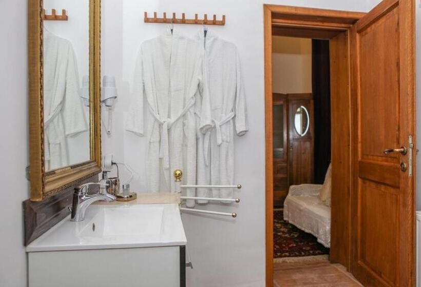 غرفة قياسية, Il Piccolo Castello Busteni