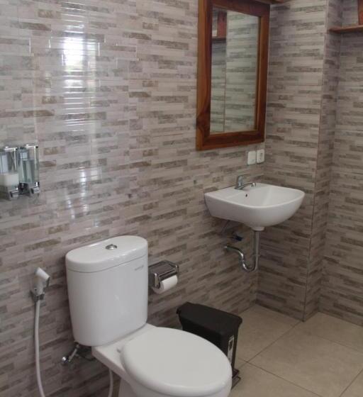 プールビュースタンダードルーム, Villa Bungsil Gading