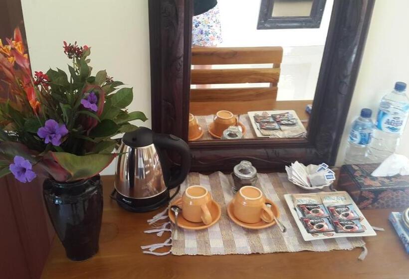 プールビュースタンダードルーム, Villa Bungsil Gading