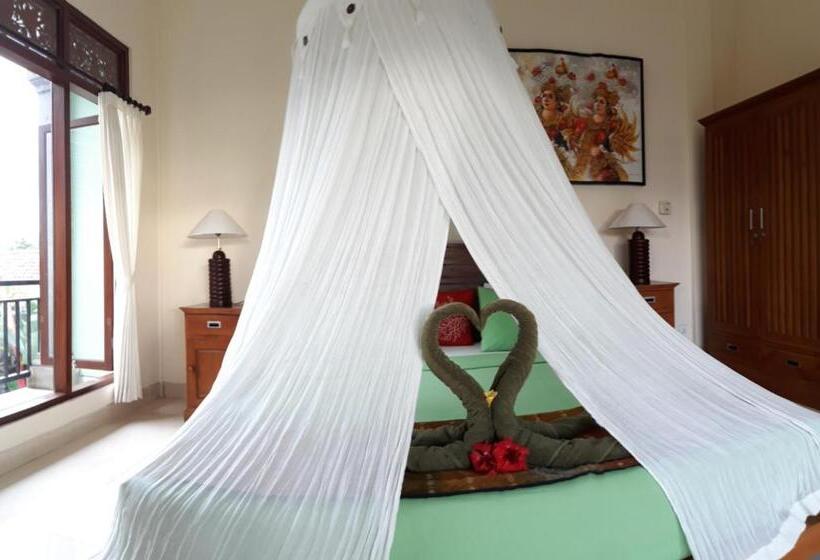 プールビュースタンダードルーム, Villa Bungsil Gading