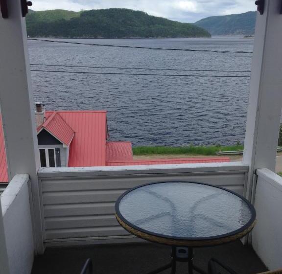 Номер Стандарт с Балконом, Auberge La Fjordelaise & La Rosalie