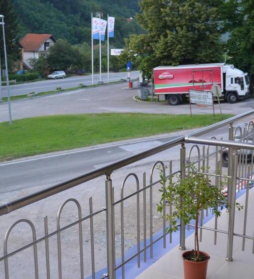 اتاق استاندارد سه نفره, Guest House Konak Iris