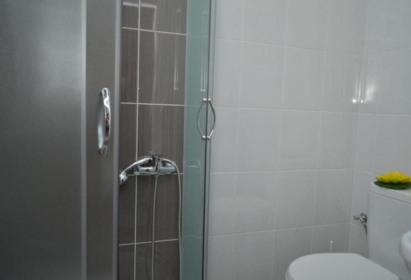 اتاق لوکس سه تخته, Guest House Konak Iris