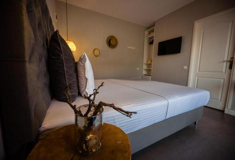 إستوديو قياسى مزودة بتراس, Nb Boutique