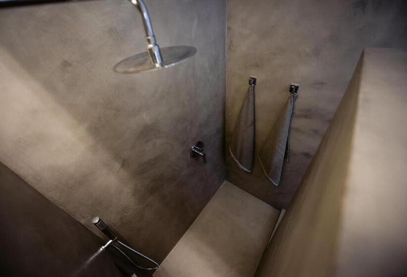 إستوديو قياسى مزودة بتراس, Nb Boutique