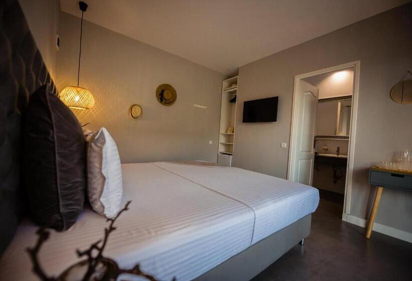 إستوديو قياسى مزودة بتراس, Nb Boutique