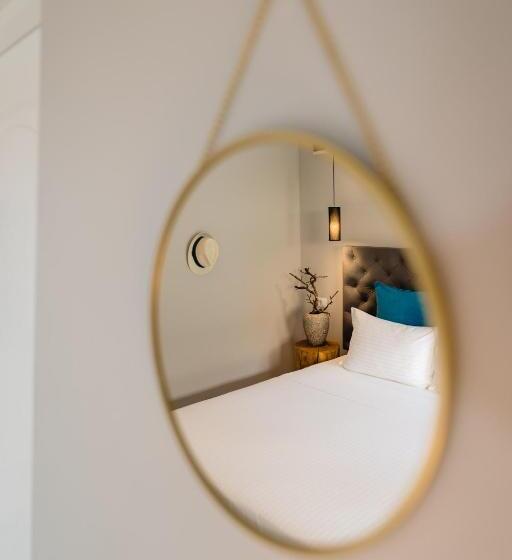 إستوديو قياسى مزودة بتراس, Nb Boutique