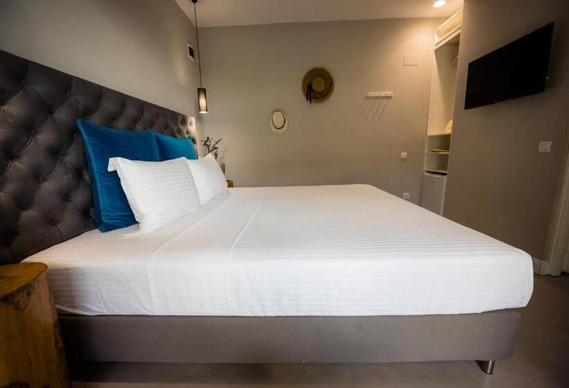 إستوديو قياسى مزودة بتراس, Nb Boutique