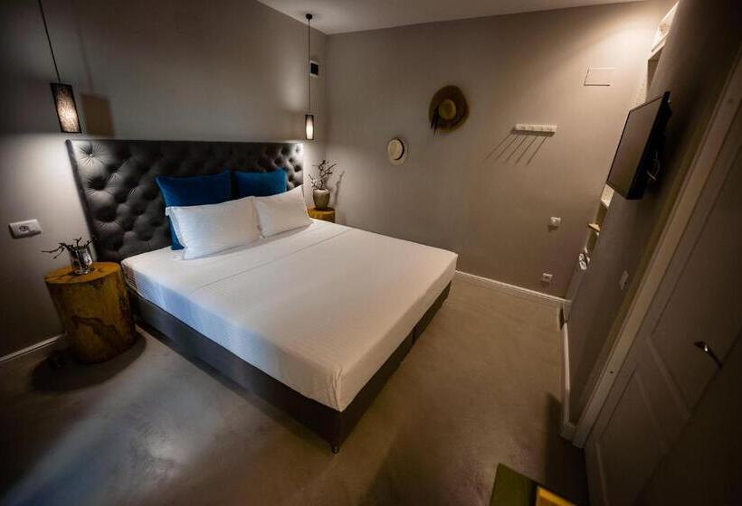 إستوديو قياسى مزودة بتراس, Nb Boutique