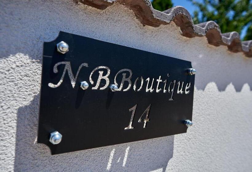 إستوديو قياسى مزودة بتراس, Nb Boutique