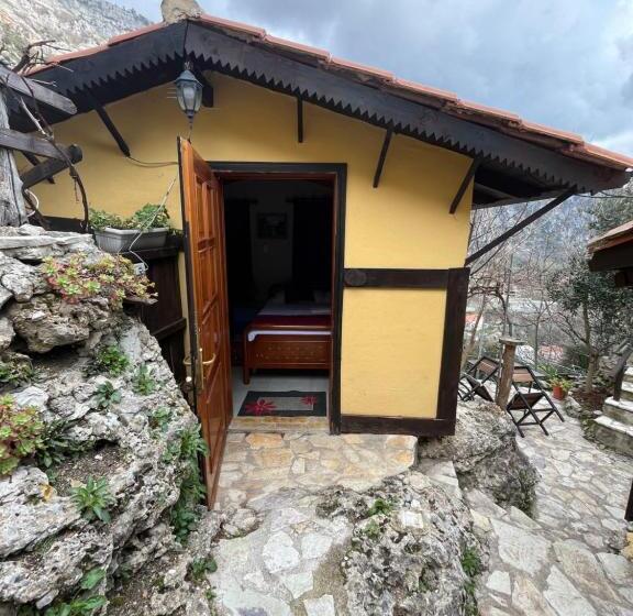 غرفة أساسية ثلاثية, Rooms Emiliano Castle Of Kruja