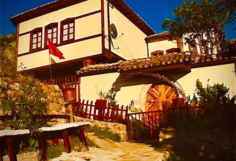 ベーシックトリプルルーム, Rooms Emiliano Castle Of Kruja
