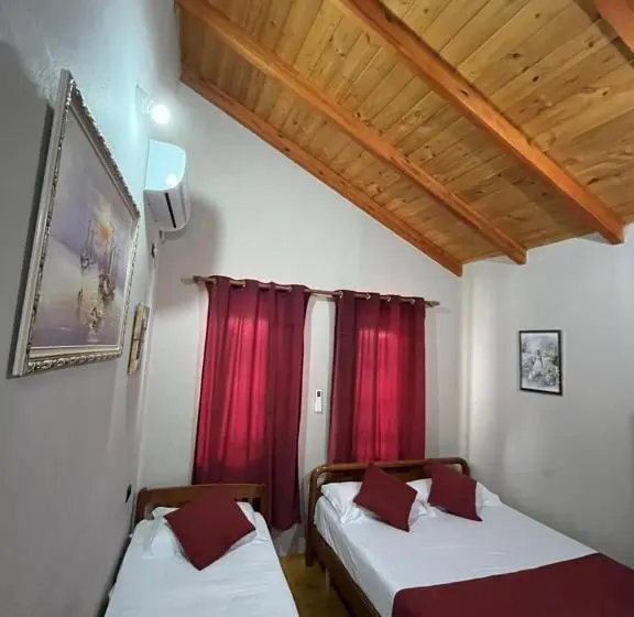 اتاق ساده سه‌ نفره, Rooms Emiliano Castle Of Kruja