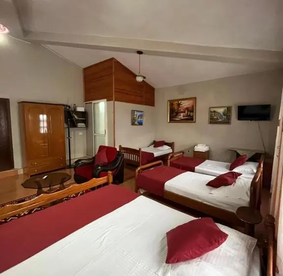 اتاق خانوادگی, Rooms Emiliano Castle Of Kruja