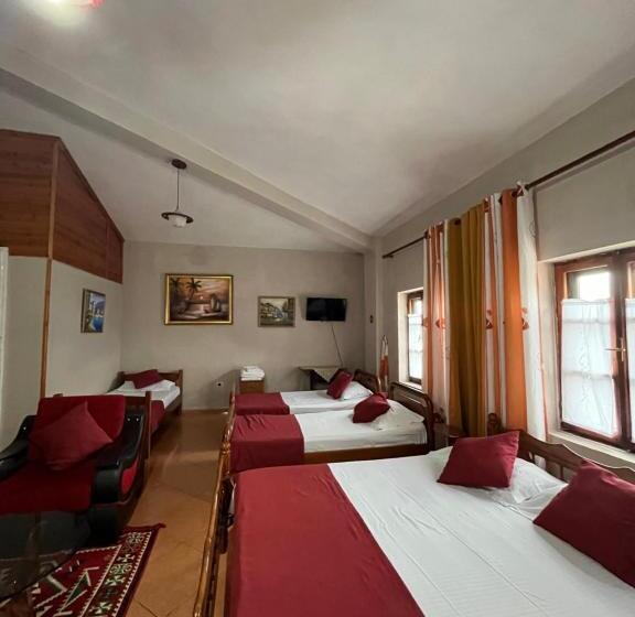 家庭间, Rooms Emiliano Castle Of Kruja