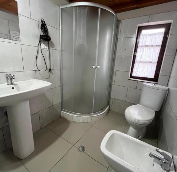 غرفة عائلية, Rooms Emiliano Castle Of Kruja