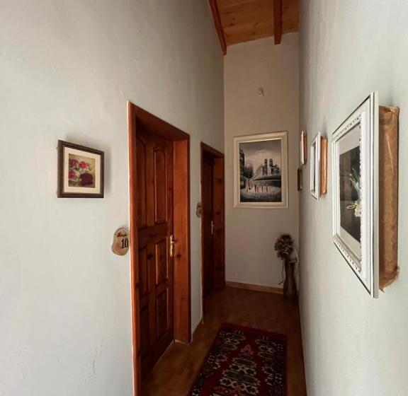 غرفة أساسية ثلاثية, Rooms Emiliano Castle Of Kruja