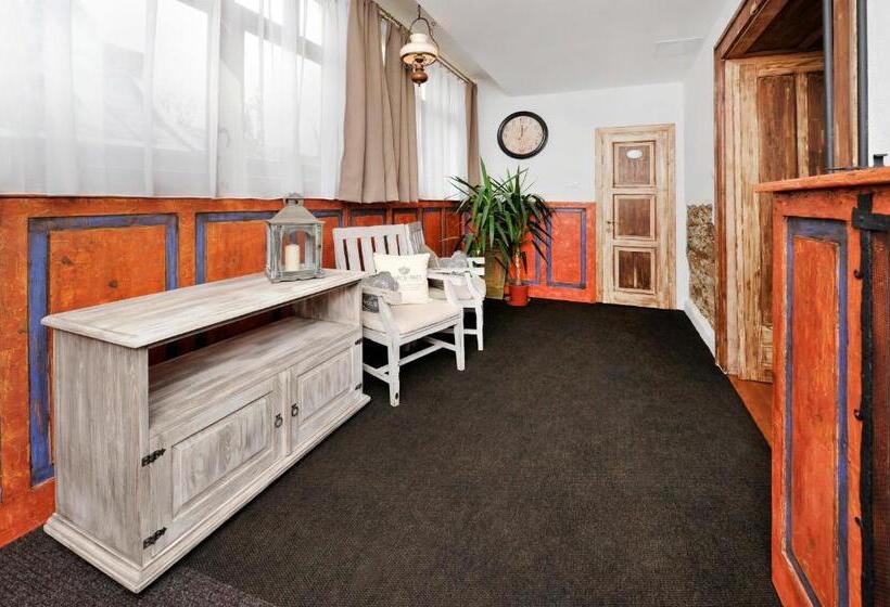 اتاق استاندارد سه نفره, Vila U Septima