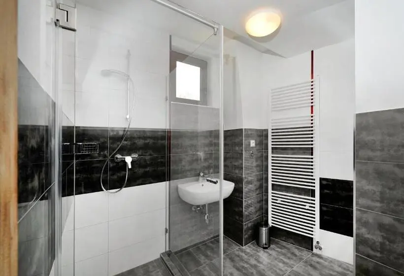 اتاق استاندارد سه نفره, Vila U Septima