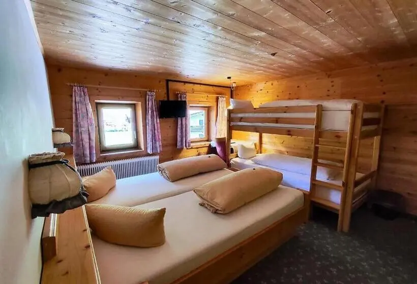 Economy Quadruple Room, Gasthaus Mitterjager