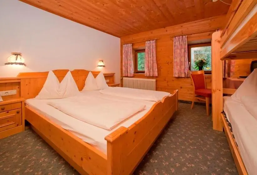 Economy Quadruple Room, Gasthaus Mitterjager