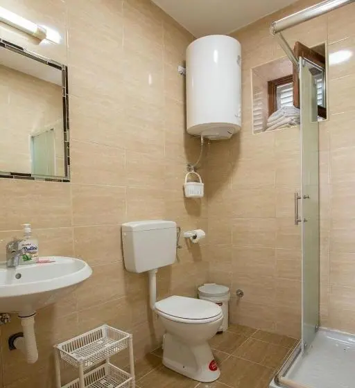 1 Bedroom Apartment Lake View, Casa Bella & Nova