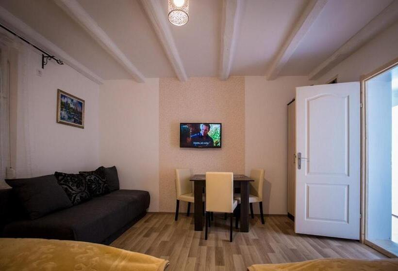 1 Bedroom Apartment Lake View, Casa Bella & Nova