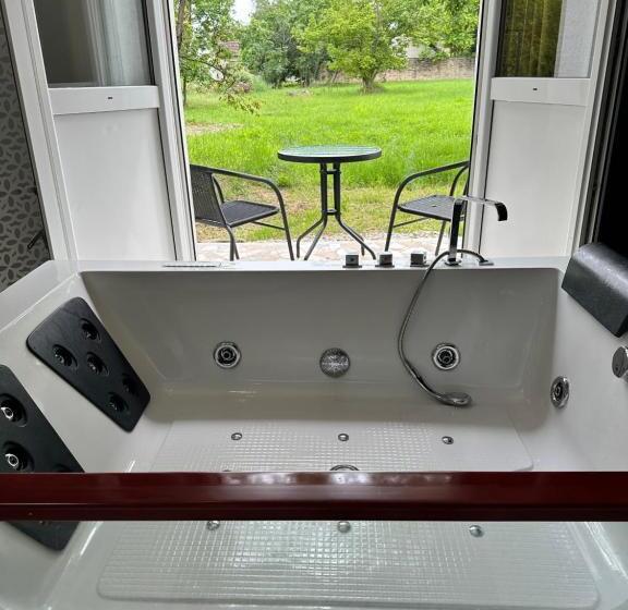 سوییت لوکس, Casa Bella & Nova