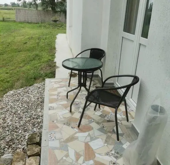 سوییت لوکس, Casa Bella & Nova