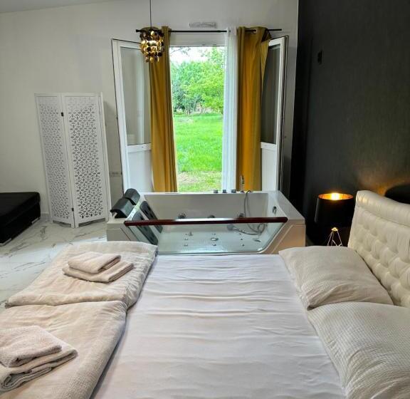 سوییت لوکس, Casa Bella & Nova