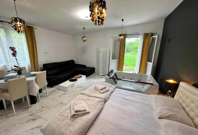 سوییت لوکس, Casa Bella & Nova