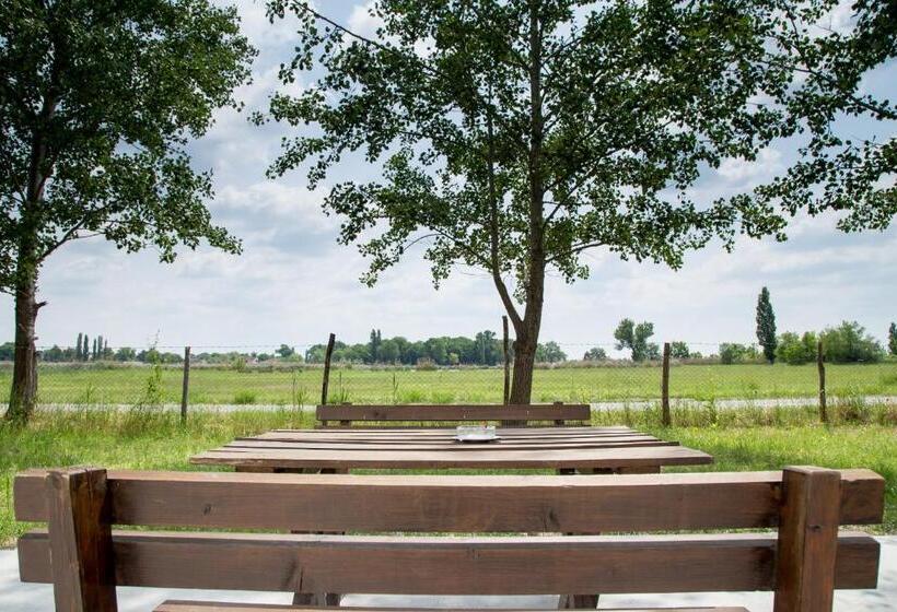 1 Bedroom Apartment Lake View, Casa Bella & Nova