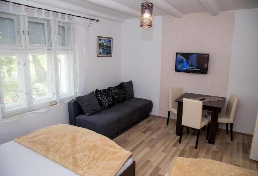 1 Bedroom Apartment Lake View, Casa Bella & Nova