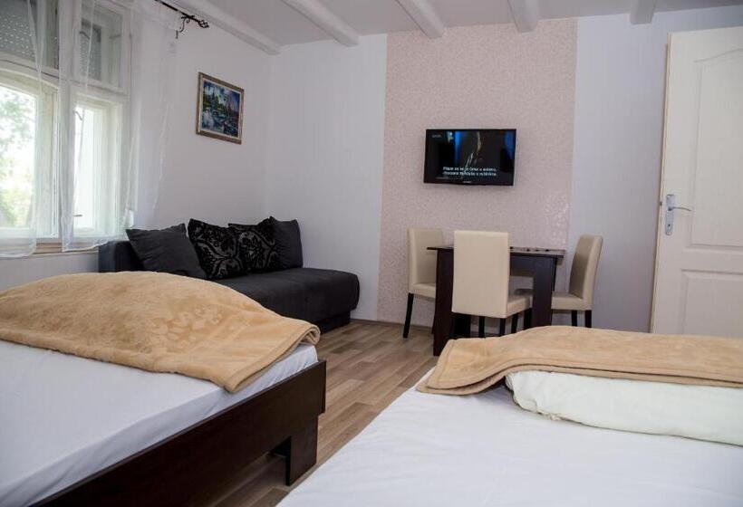 1 Bedroom Apartment Lake View, Casa Bella & Nova